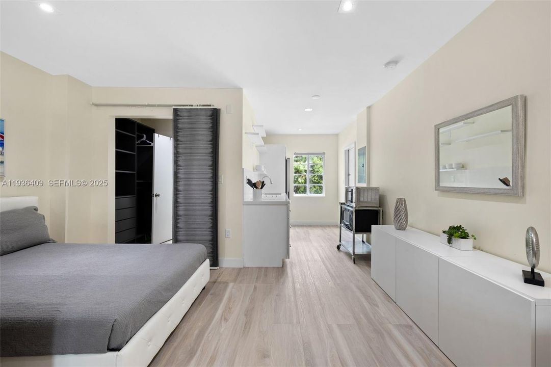 В аренду: $1,950 (0 спален, 1 ванн, 451 Квадратных фут)