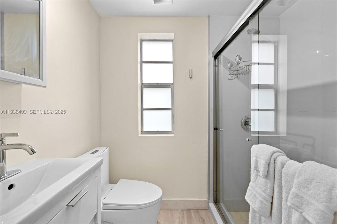 В аренду: $1,950 (0 спален, 1 ванн, 451 Квадратных фут)