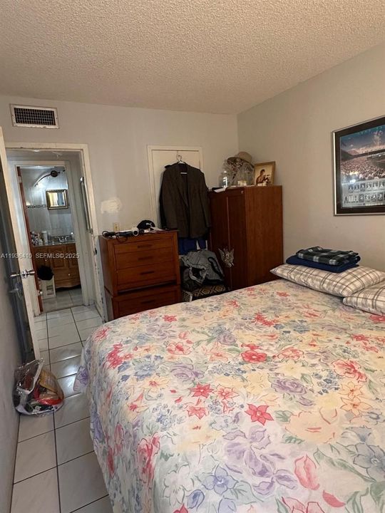 待售: $285,000 (2 贝兹, 2 浴室, 892 平方英尺)