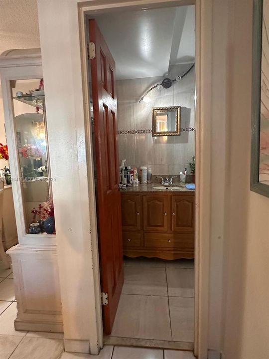 待售: $285,000 (2 贝兹, 2 浴室, 892 平方英尺)