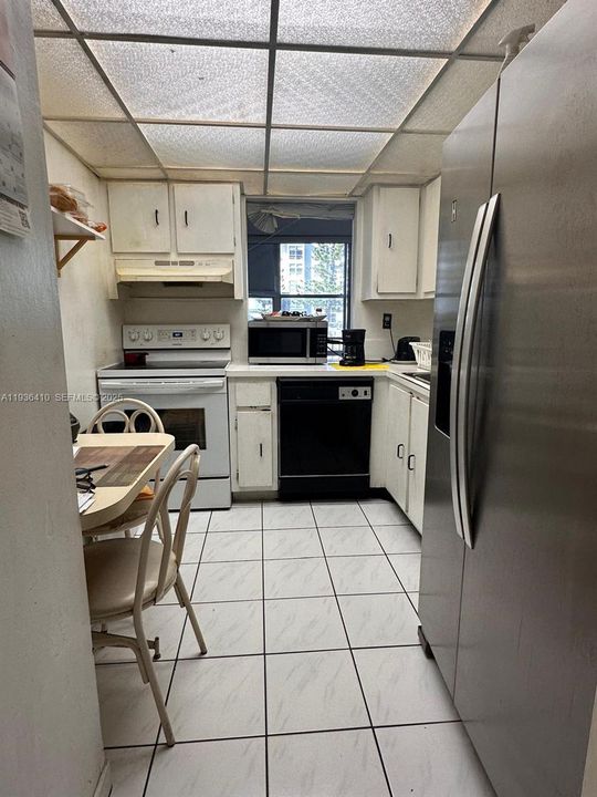 待售: $285,000 (2 贝兹, 2 浴室, 892 平方英尺)