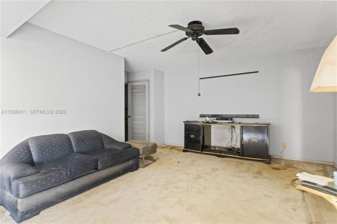 На продажу: $179,900 (2 спален, 2 ванн, 1459 Квадратных фут)