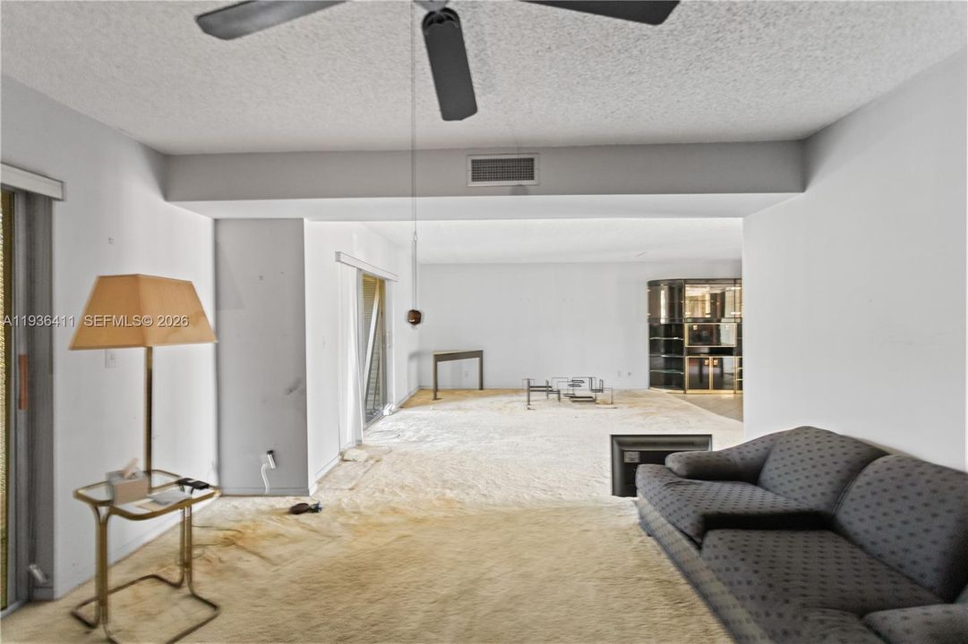 На продажу: $179,900 (2 спален, 2 ванн, 1459 Квадратных фут)