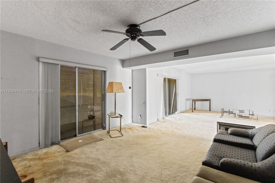 На продажу: $179,900 (2 спален, 2 ванн, 1459 Квадратных фут)