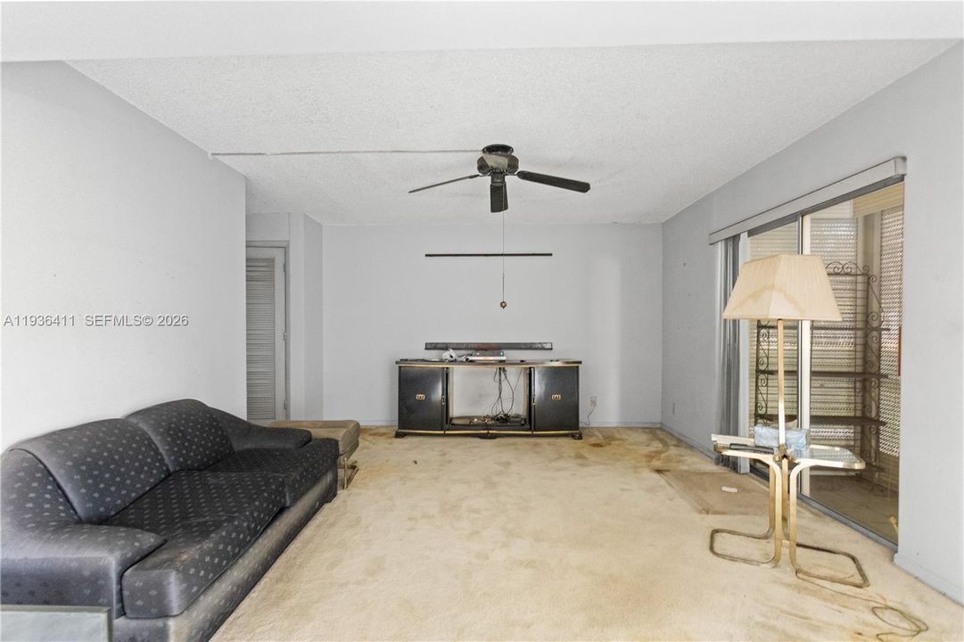 На продажу: $179,900 (2 спален, 2 ванн, 1459 Квадратных фут)