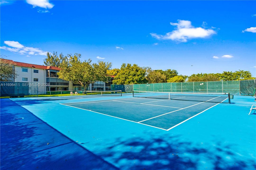 На продажу: $179,900 (2 спален, 2 ванн, 1459 Квадратных фут)