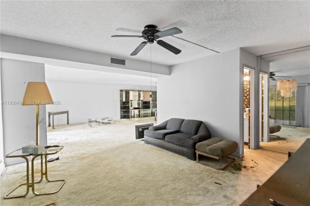 На продажу: $179,900 (2 спален, 2 ванн, 1459 Квадратных фут)