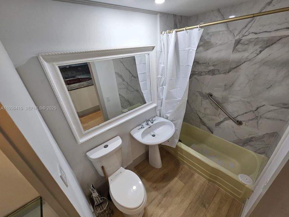 For Sale: $350,000 (0 beds, 1 baths, 480 Square Feet)