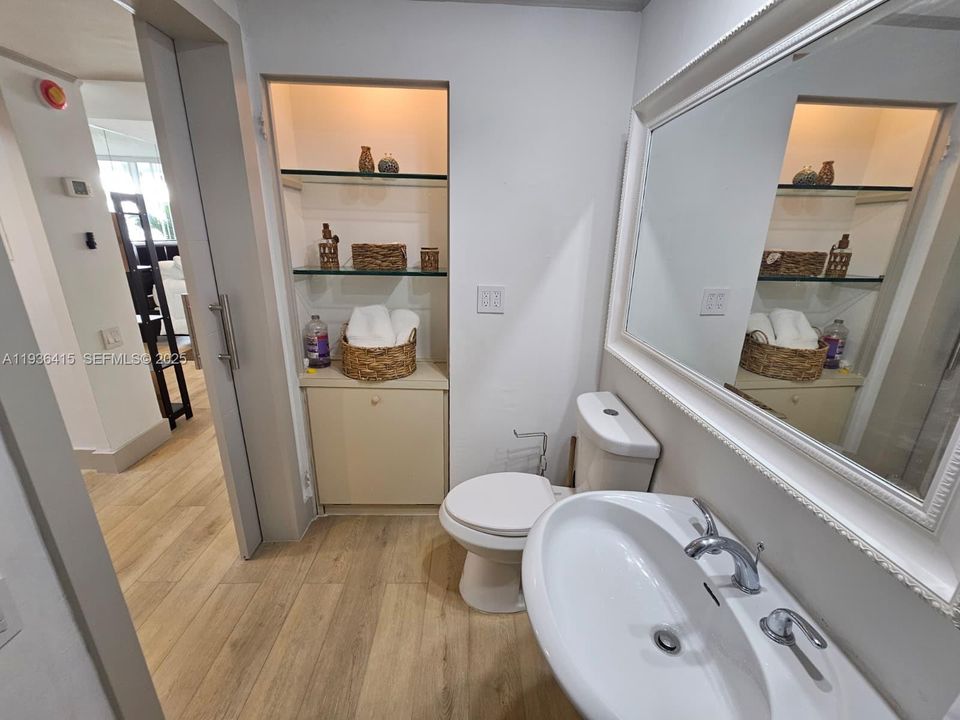 For Sale: $350,000 (0 beds, 1 baths, 480 Square Feet)