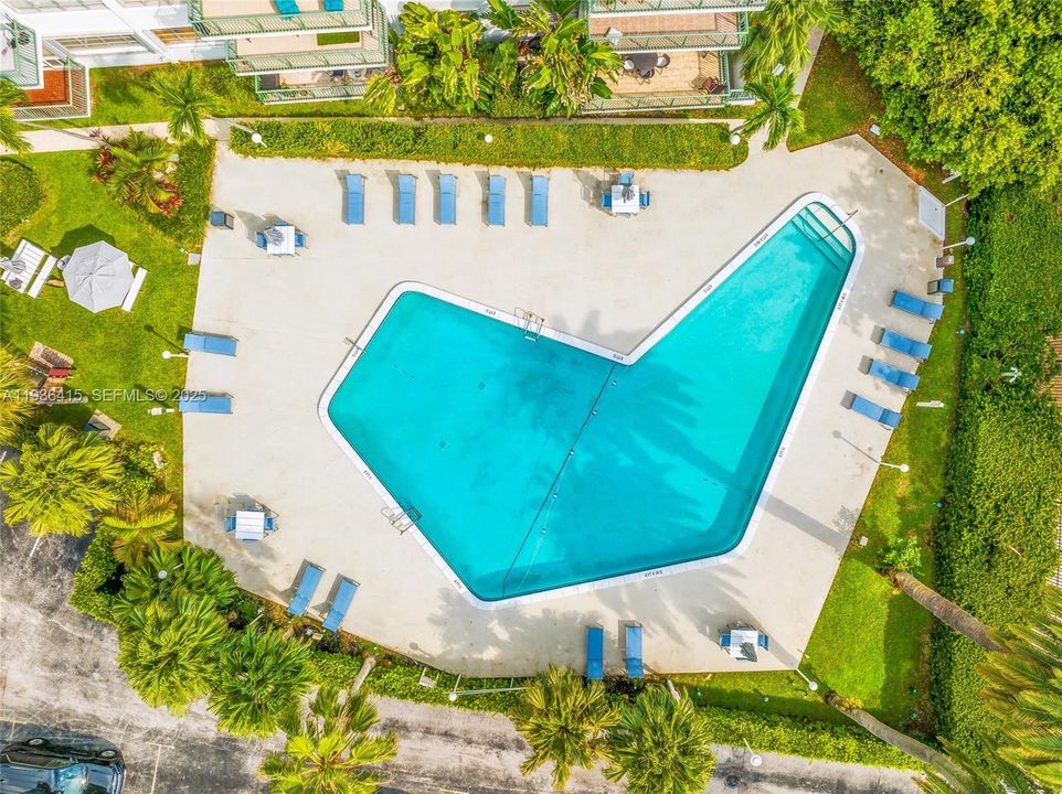 For Sale: $350,000 (0 beds, 1 baths, 480 Square Feet)