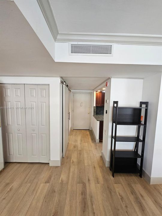 For Sale: $350,000 (0 beds, 1 baths, 480 Square Feet)