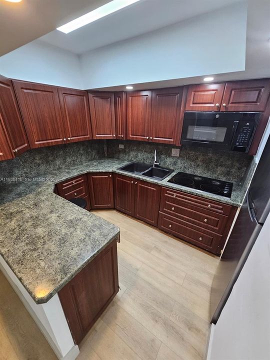 For Sale: $350,000 (0 beds, 1 baths, 480 Square Feet)