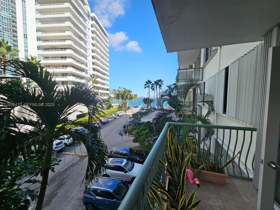 For Sale: $350,000 (0 beds, 1 baths, 480 Square Feet)