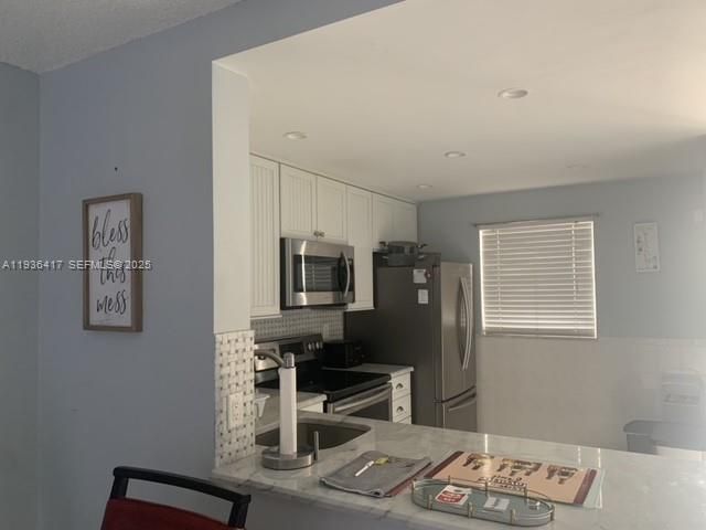 For Rent: $3,650 (1 beds, 1 baths, 850 Square Feet)