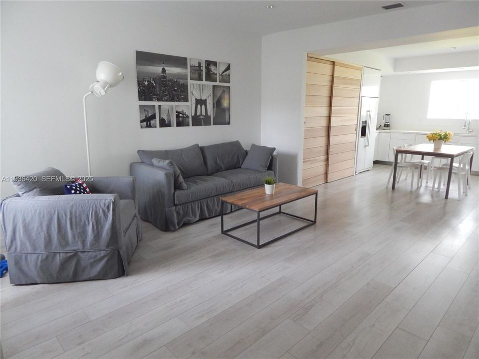 For Rent: $3,500 (2 beds, 2 baths, 1080 Square Feet)