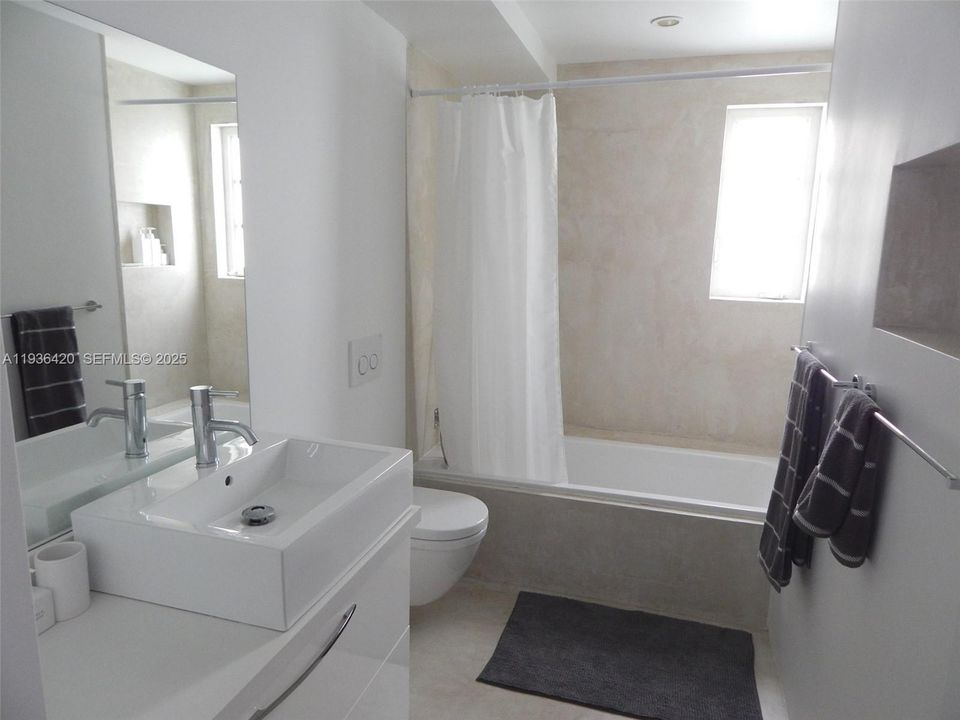 For Rent: $3,500 (2 beds, 2 baths, 1080 Square Feet)