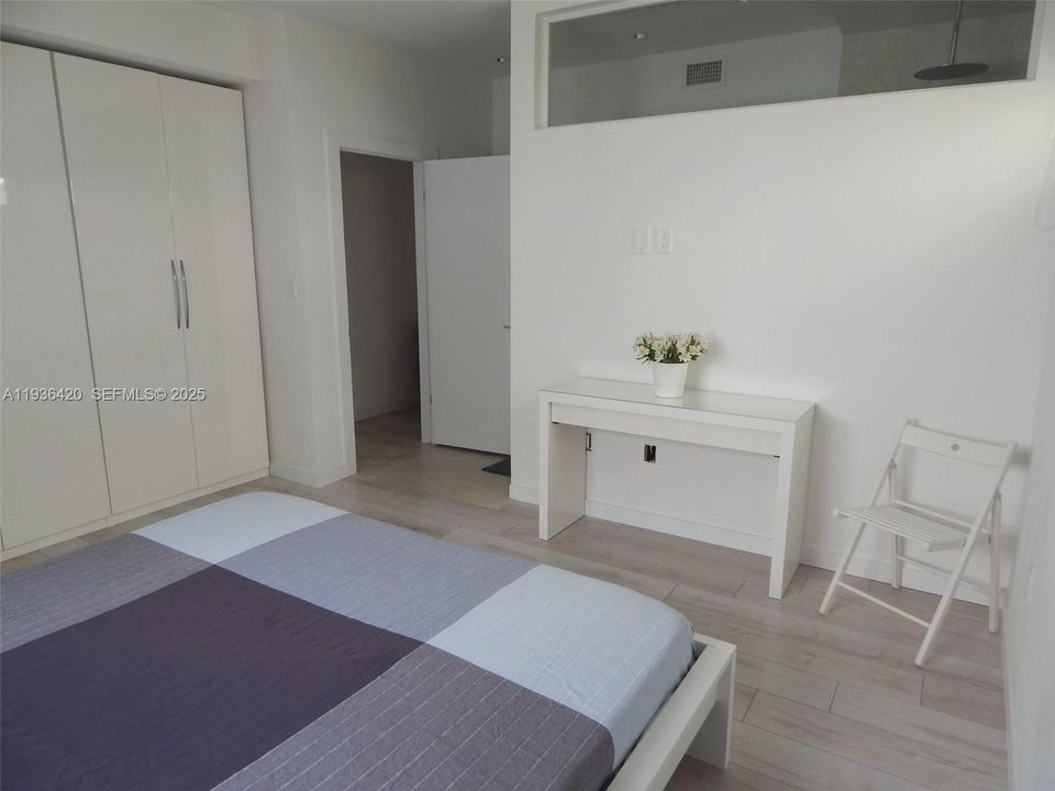 For Rent: $3,500 (2 beds, 2 baths, 1080 Square Feet)