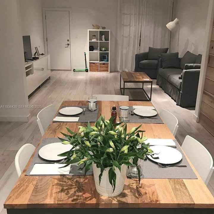 For Rent: $3,500 (2 beds, 2 baths, 1080 Square Feet)