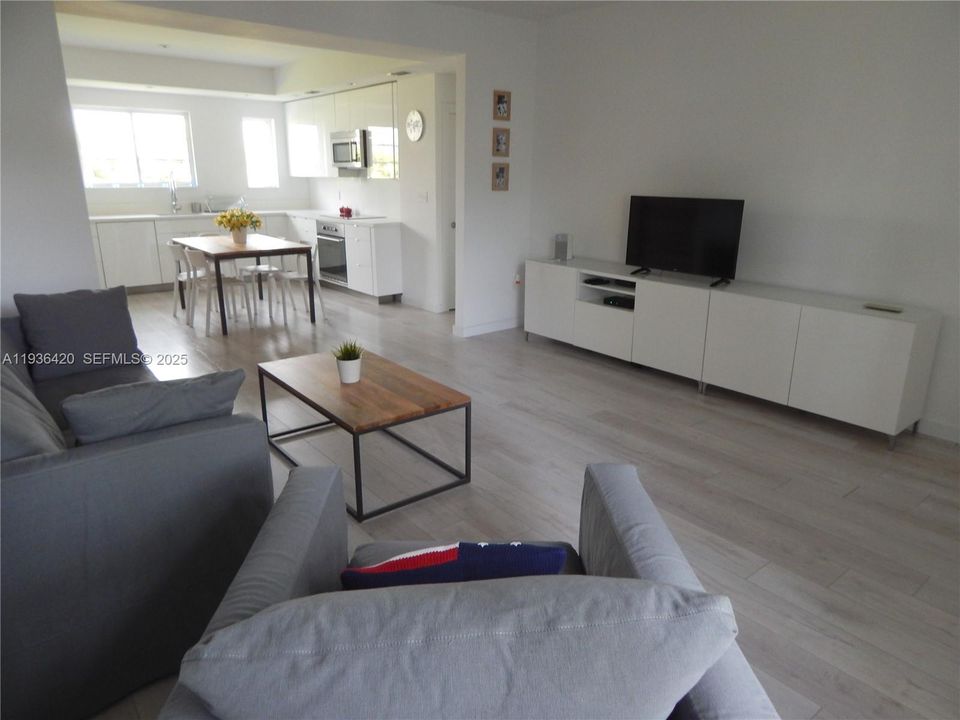 For Rent: $3,500 (2 beds, 2 baths, 1080 Square Feet)