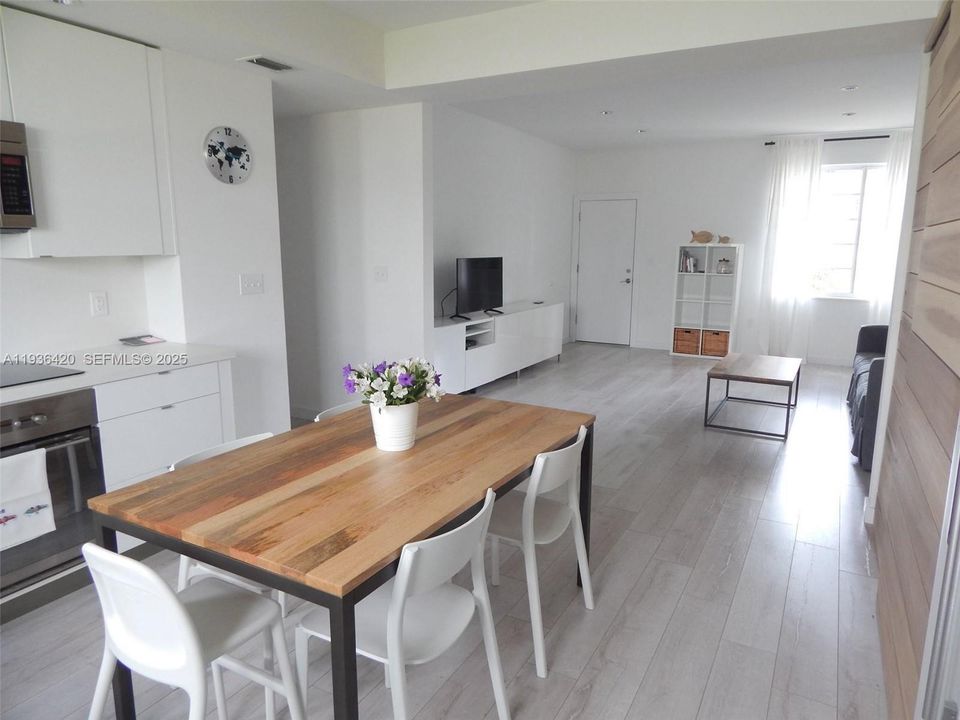 For Rent: $3,500 (2 beds, 2 baths, 1080 Square Feet)