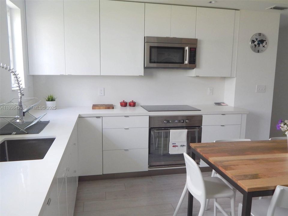 For Rent: $3,500 (2 beds, 2 baths, 1080 Square Feet)