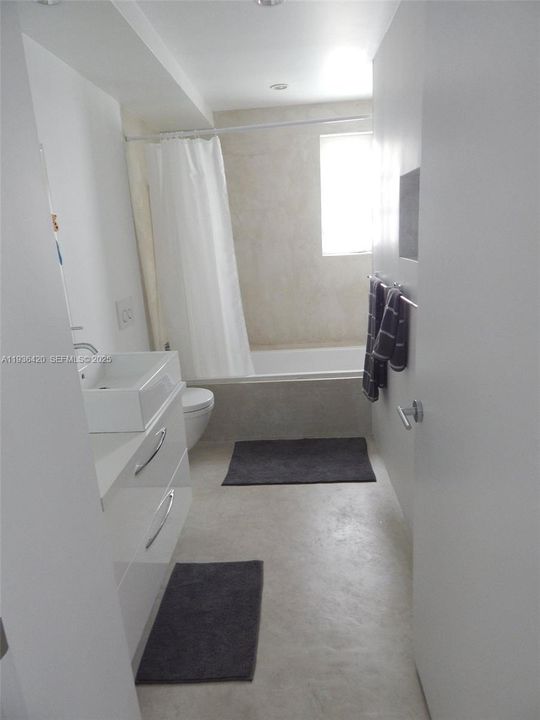 For Rent: $3,500 (2 beds, 2 baths, 1080 Square Feet)