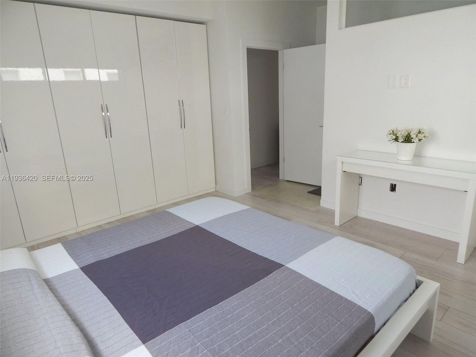 For Rent: $3,500 (2 beds, 2 baths, 1080 Square Feet)