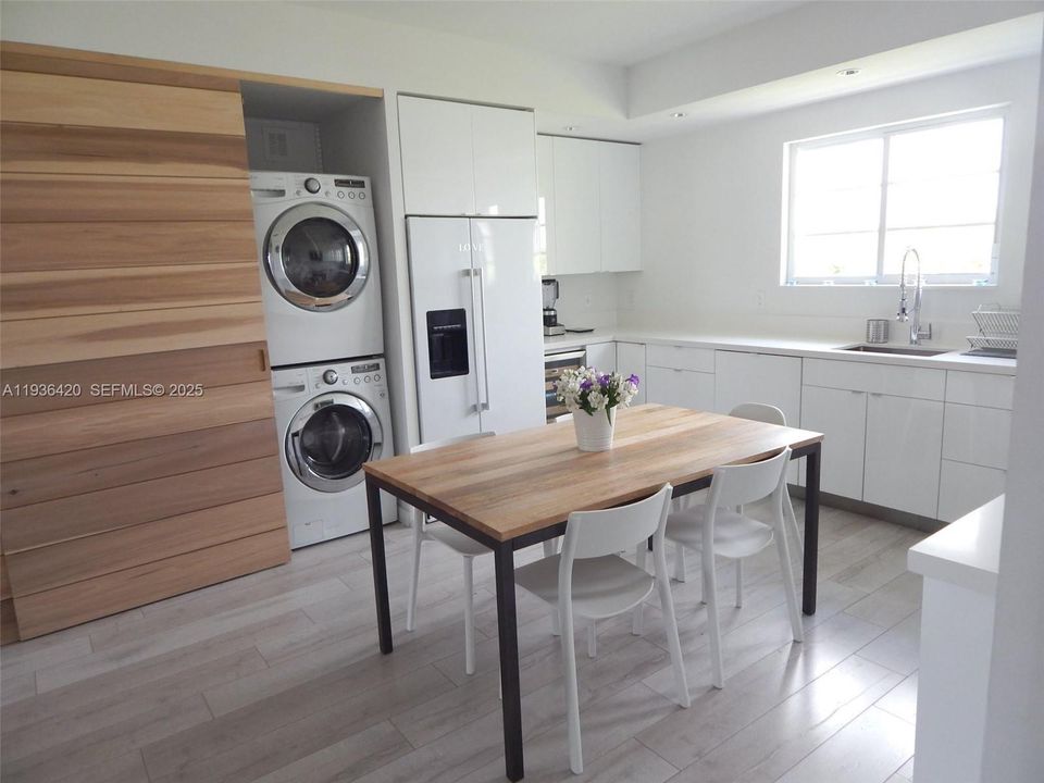 For Rent: $3,500 (2 beds, 2 baths, 1080 Square Feet)