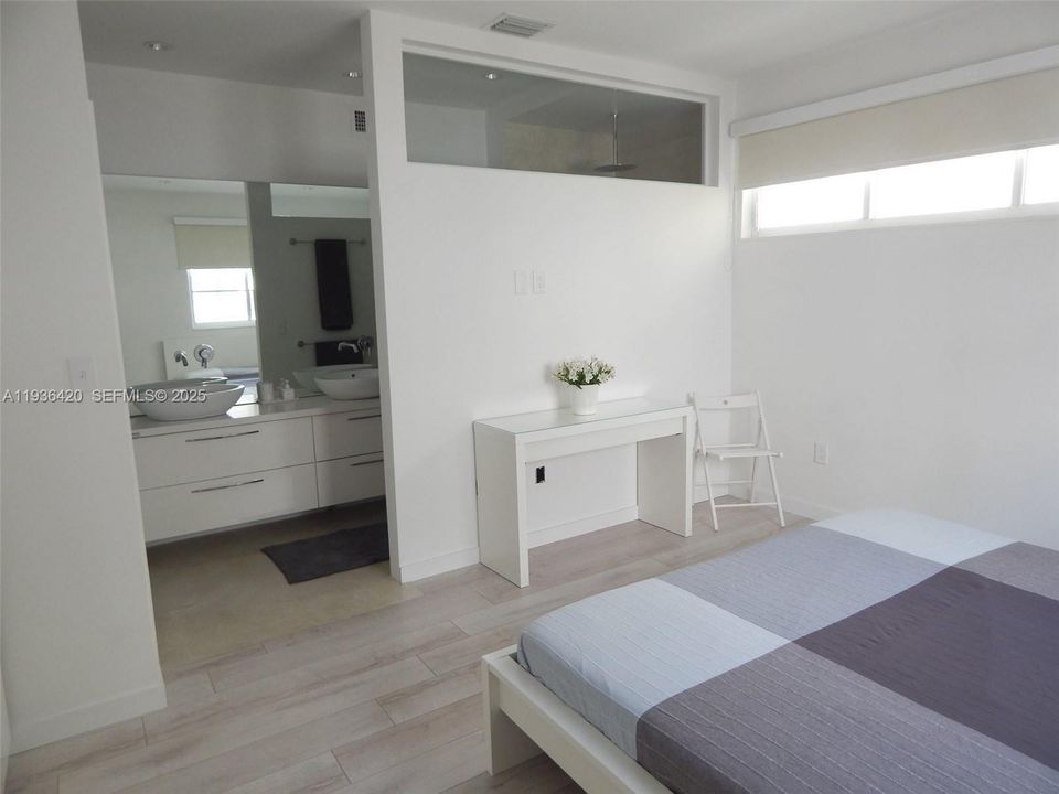 For Rent: $3,500 (2 beds, 2 baths, 1080 Square Feet)