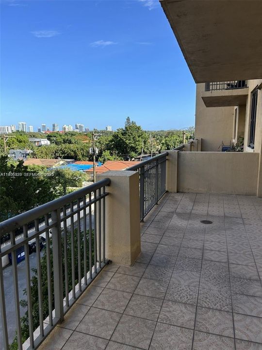 For Rent: $2,380 (1 beds, 1 baths, 704 Square Feet)