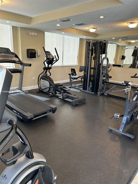 For Rent: $2,380 (1 beds, 1 baths, 704 Square Feet)