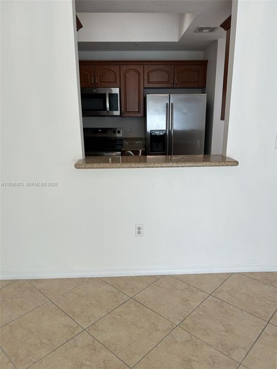 For Rent: $2,380 (1 beds, 1 baths, 704 Square Feet)