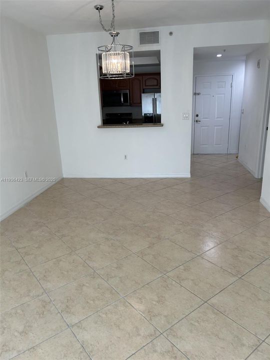 For Rent: $2,380 (1 beds, 1 baths, 704 Square Feet)
