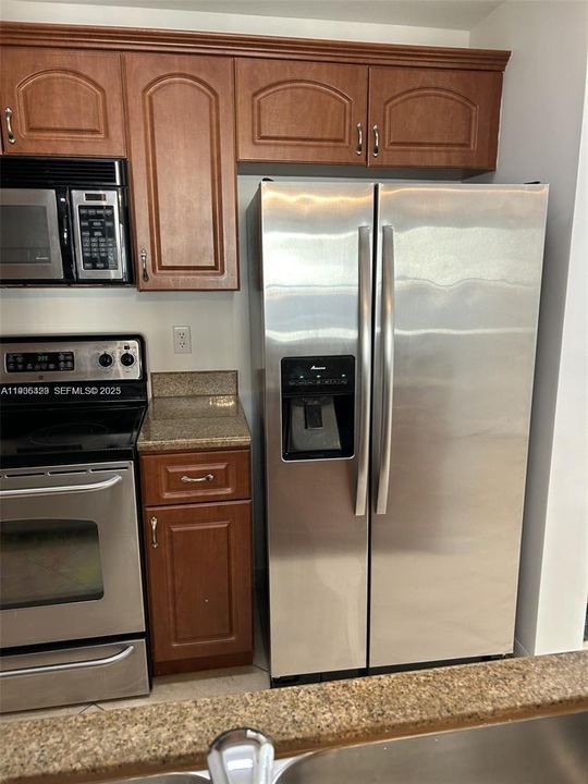 For Rent: $2,380 (1 beds, 1 baths, 704 Square Feet)