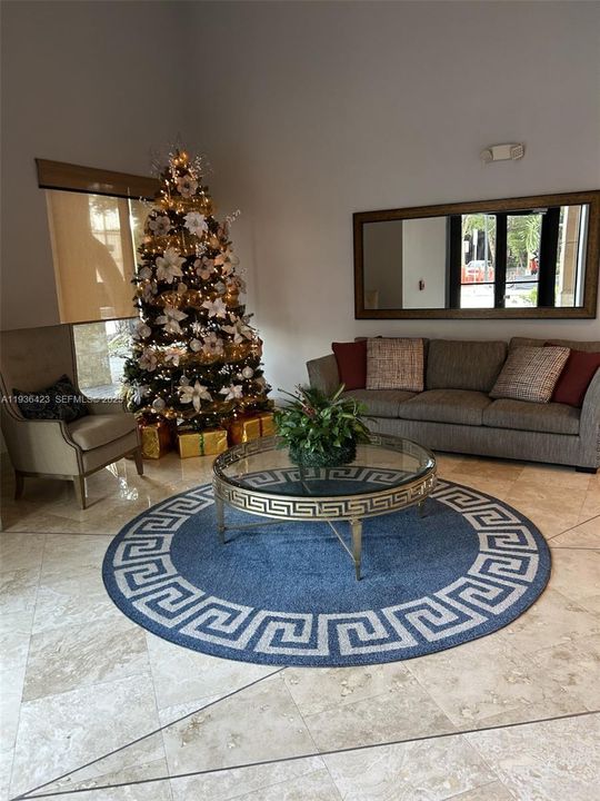 For Rent: $2,380 (1 beds, 1 baths, 704 Square Feet)