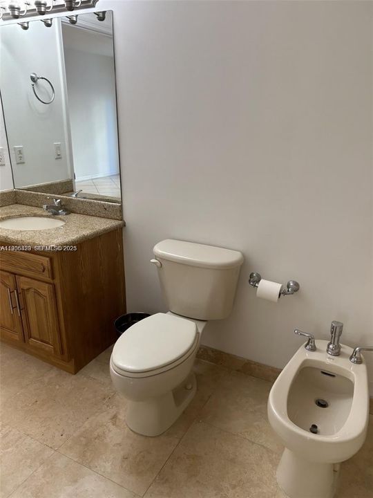 For Rent: $2,380 (1 beds, 1 baths, 704 Square Feet)