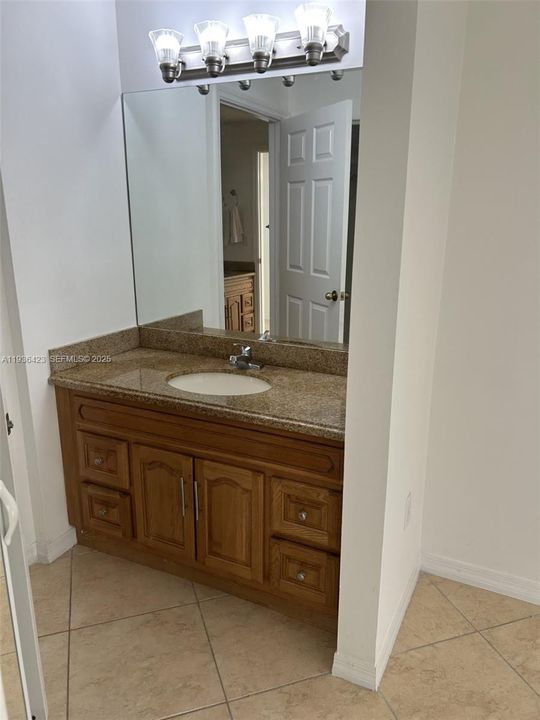 For Rent: $2,380 (1 beds, 1 baths, 704 Square Feet)