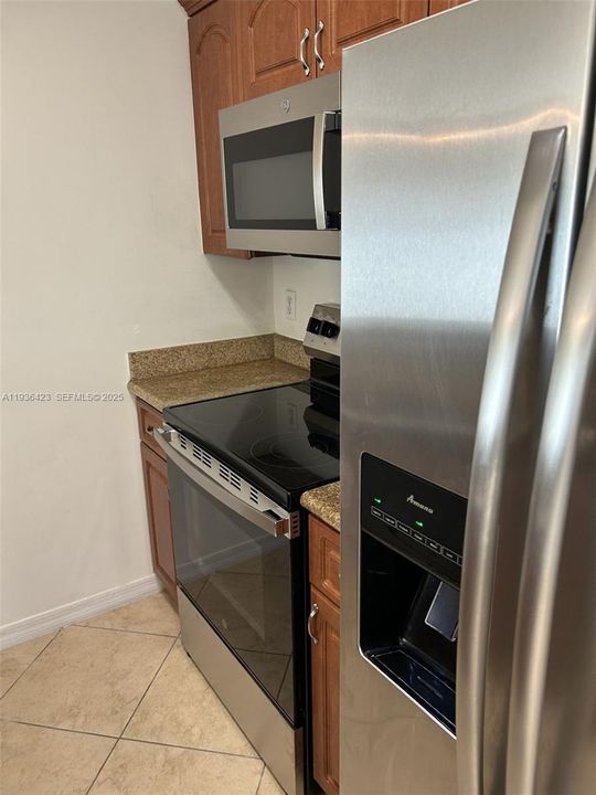 For Rent: $2,380 (1 beds, 1 baths, 704 Square Feet)