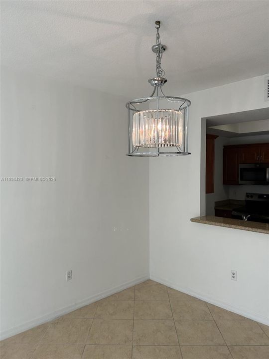 For Rent: $2,380 (1 beds, 1 baths, 704 Square Feet)