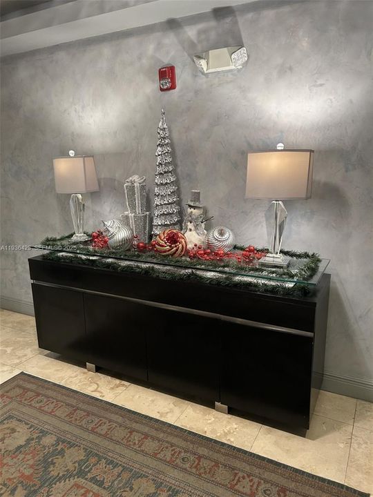 For Rent: $2,380 (1 beds, 1 baths, 704 Square Feet)