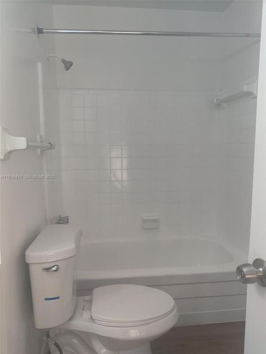For Rent: $1,400 (1 beds, 1 baths, 101513 Square Feet)