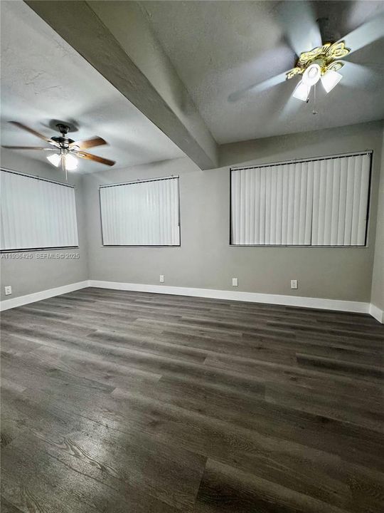 For Rent: $3,199 (3 beds, 1 baths, 928 Square Feet)