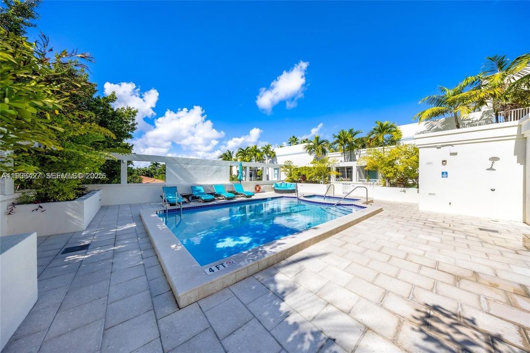 En Venta: $557,000 (2 camas, 2 baños, 997 Pies cuadrados)