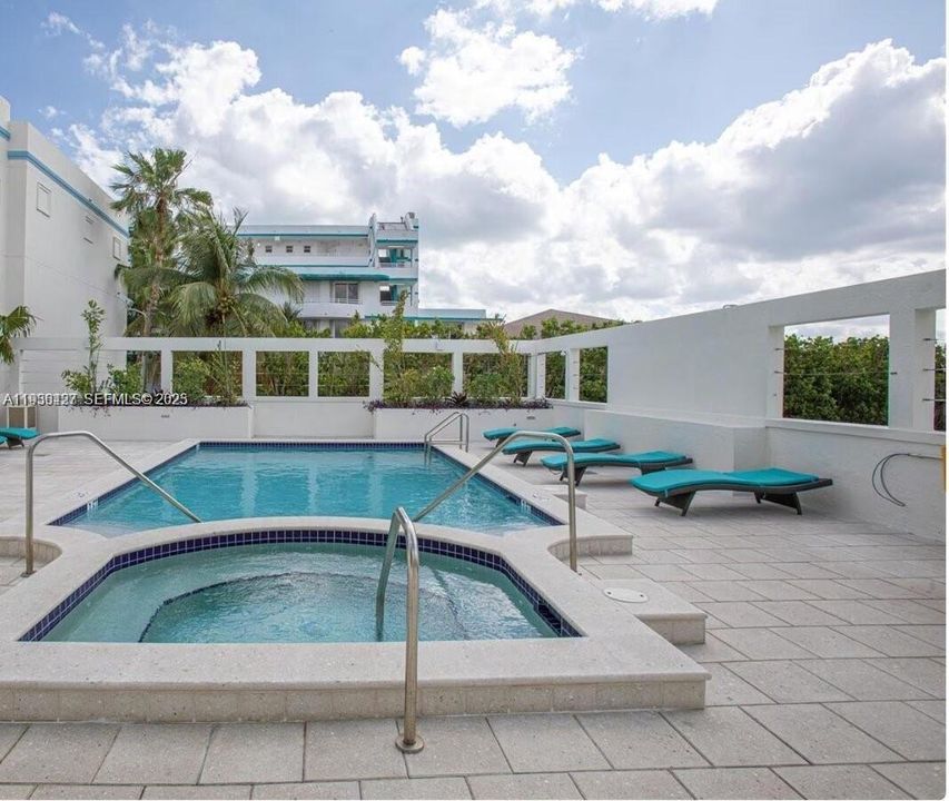 En Venta: $557,000 (2 camas, 2 baños, 997 Pies cuadrados)