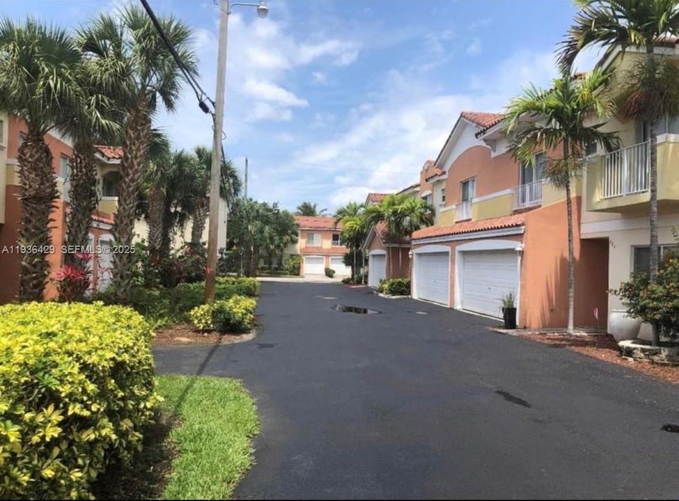 出租: $2,350 (2 贝兹, 2 浴室, 1250 平方英尺)