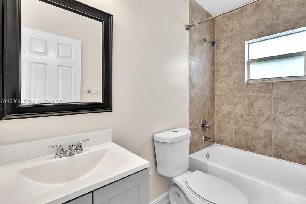 出租: $2,350 (2 贝兹, 2 浴室, 1250 平方英尺)