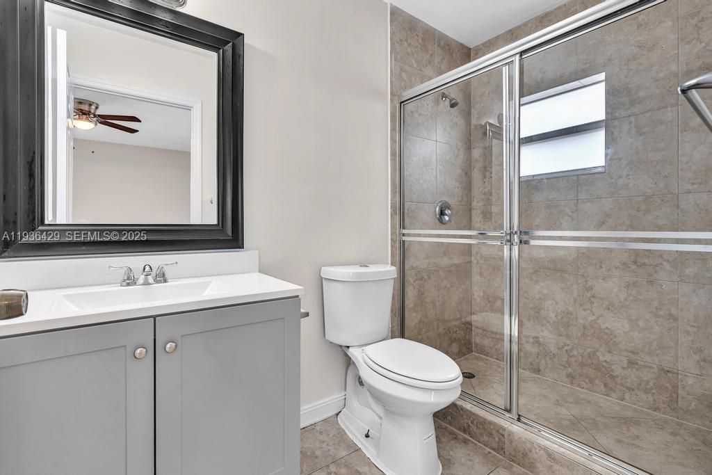 出租: $2,350 (2 贝兹, 2 浴室, 1250 平方英尺)