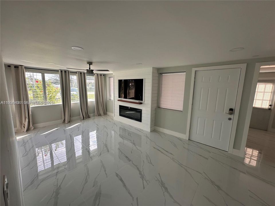 На продажу: $299,000 (2 спален, 2 ванн, 0 Квадратных фут)