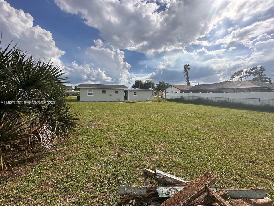 На продажу: $299,000 (2 спален, 2 ванн, 0 Квадратных фут)