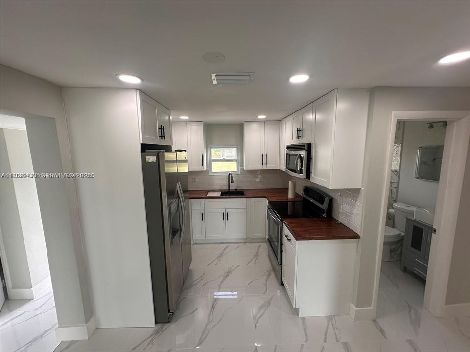 На продажу: $299,000 (2 спален, 2 ванн, 0 Квадратных фут)